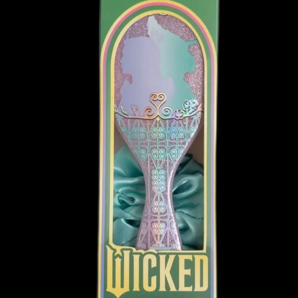 WICKED The Wet Brush TRUE FRIENDSHIP And Scrunchie GLINDA & ELPHABA NEW